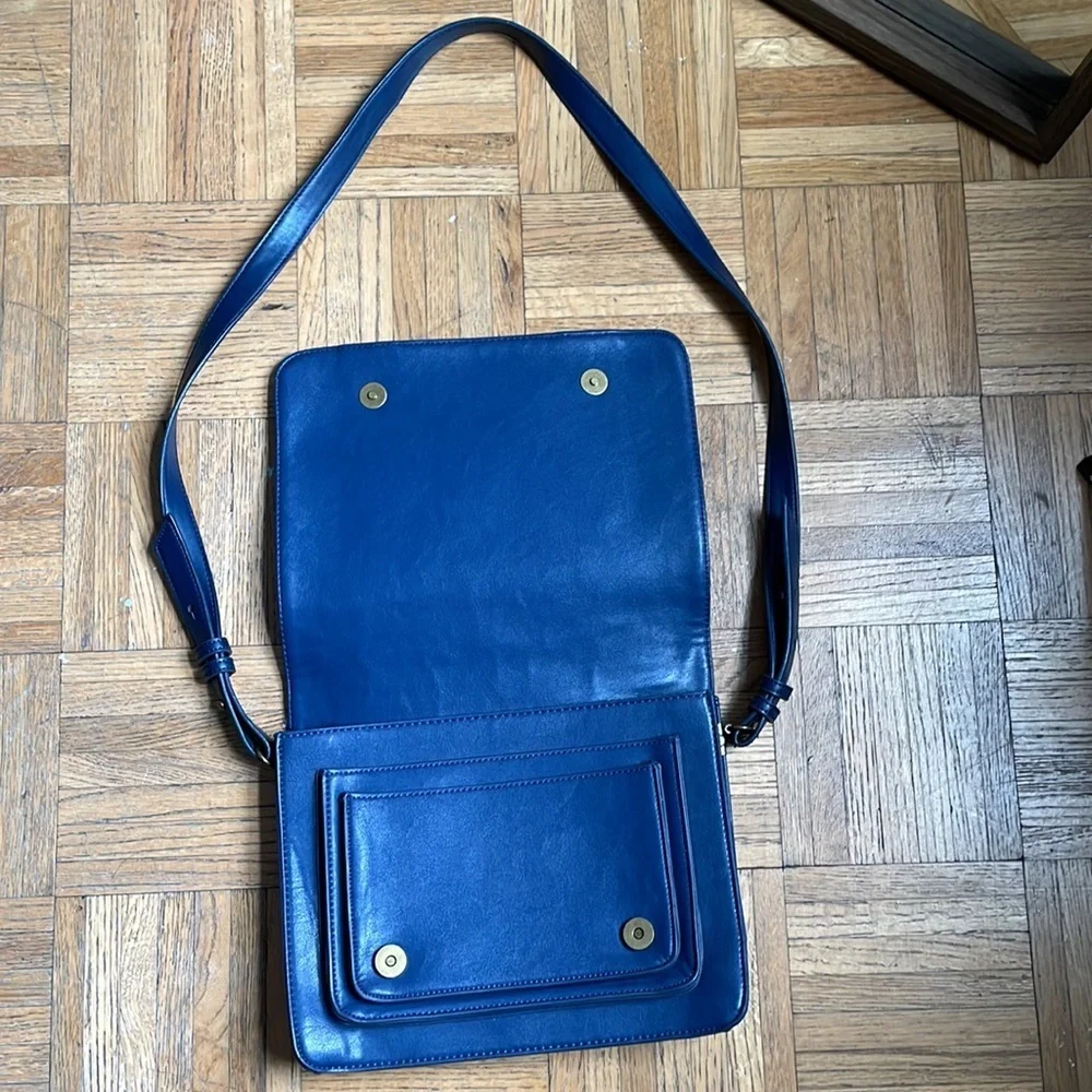 Classic Academia Minimalist Navy Capsule Scandi Messenger Bag